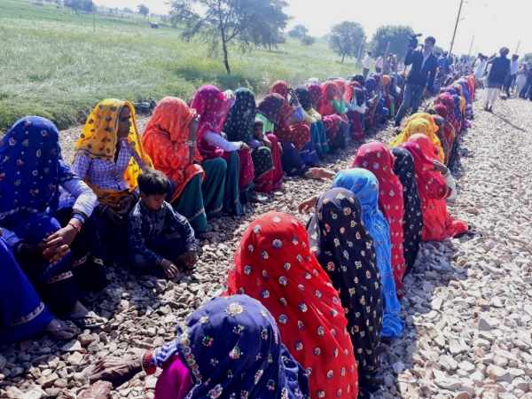 सिकंदरा टोल प्लाजा पर सन्नाटा सिकंदरा टोल प्लाजा पर सन्नाटा