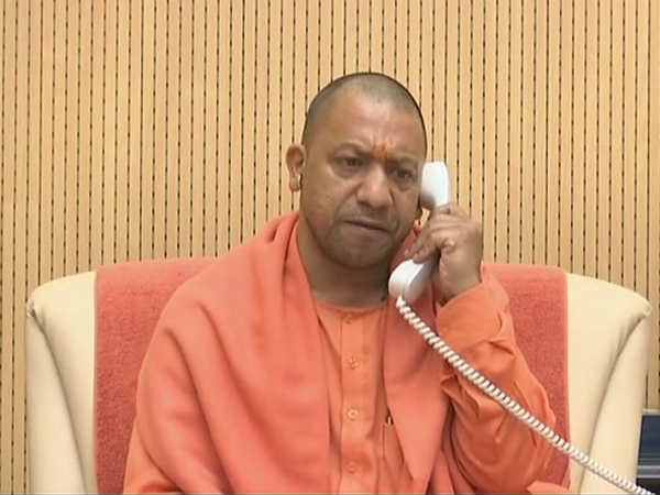 फोन से रैली को संबोधित कर योगी ने साधा ममता पर निशाना, कहा- बंगाल में तांडव मचा रखा है फोन से रैली को संबोधित कर योगी ने साधा ममता पर निशाना, कहा- बंगाल में तांडव मचा रखा है