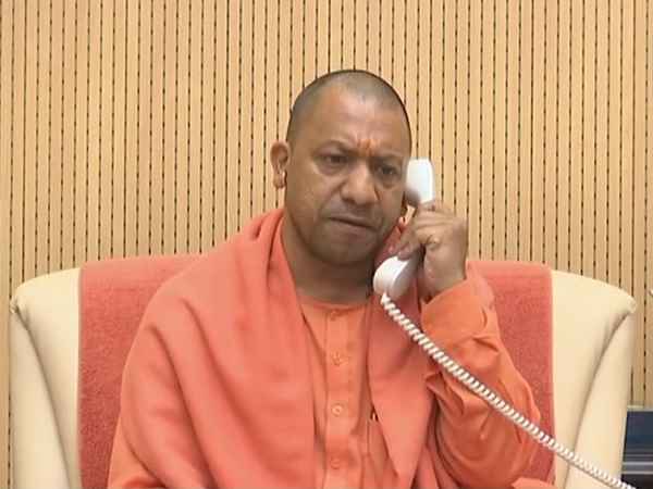 सीएम योगी आदित्यनाथ ने उत्तराखंड के सीएम से की बात सीएम योगी आदित्यनाथ ने उत्तराखंड के सीएम से की बात