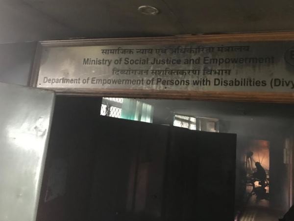 fire in cgo complex in delhi, 24 fire brigade vehicles reached fire in cgo complex in delhi, 24 fire brigade vehicles reached