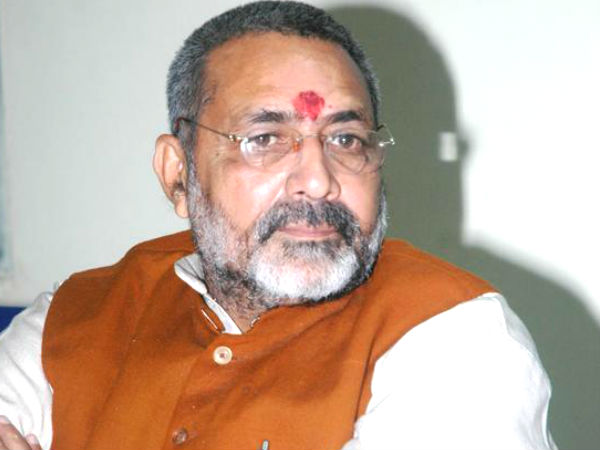 सोशल मीडिया पर लोगों ने ली चुटकी