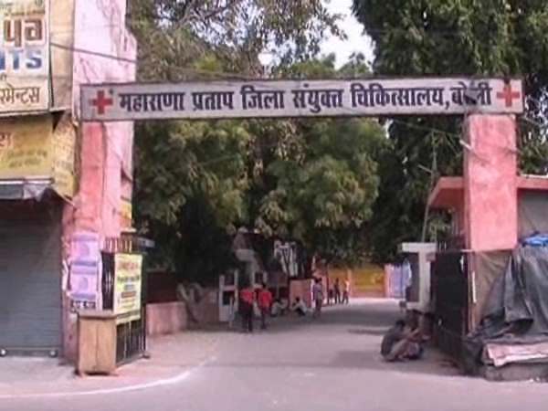 इलाज के लिए कराया गया अस्पताल में भर्ती