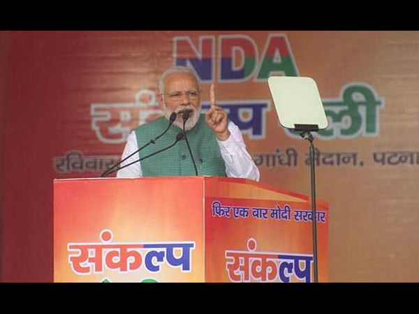 In PMs Photos From Bihar Rally, Teleprompters Catch Lalu Yadavs Eye In PMs Photos From Bihar Rally, Teleprompters Catch Lalu Yadavs Eye