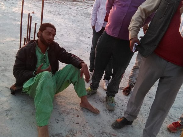 उर्दू में लिखे तीन पैकेट मिले उर्दू में लिखे तीन पैकेट मिले