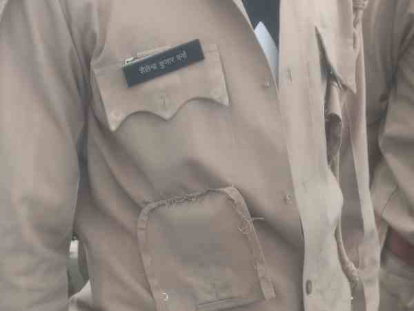 daroga ask five thousand rupees bribe from homeguard and misbehaved