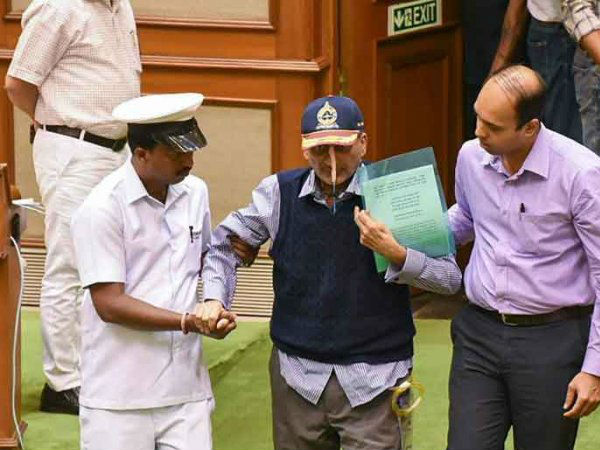 आखिरी के 10 दिन में तबीयत काफी बिगड़ गई आखिरी के 10 दिन में तबीयत काफी बिगड़ गई