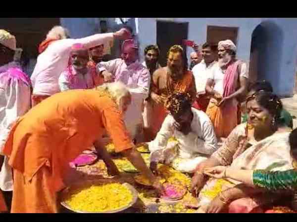 Ayodhya Hindu Muslim parties celebrated holi together