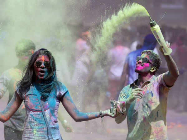 मां लक्ष्मी और भगवान कृष्ण का करें ध्यान 