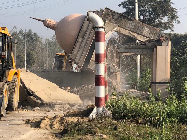 40 लाख में बना था गेट 40 लाख में बना था गेट