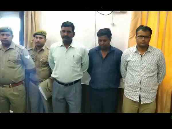तीन पुलिसकर्मी गिरफ्तार