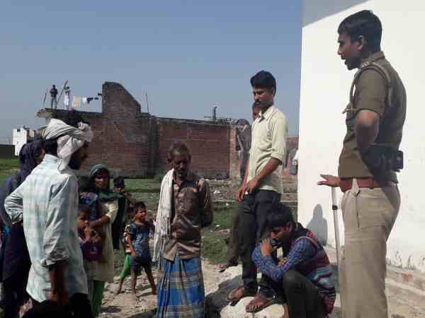 चार मुर्गों में से एक की मौत