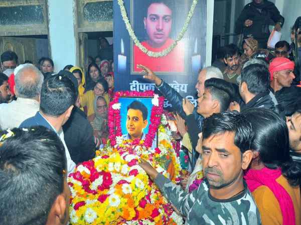 नम आंखों से दी अंतिम विदाई