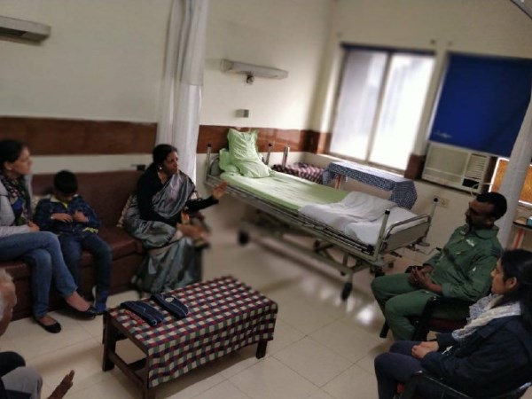 परिजनों से भी मिले अभिनंदन