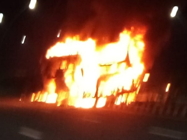 बस में 7 यात्री सवार थे, चार की मौत