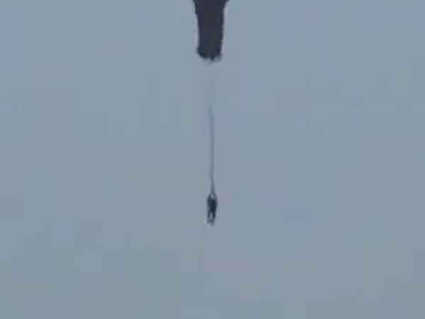 नहीं खुल सका पैराशूट