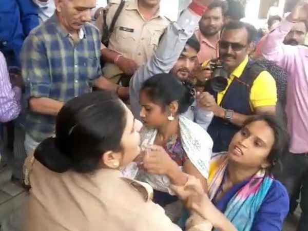 A ruckus in Agras collectorate campus A ruckus in Agras collectorate campus