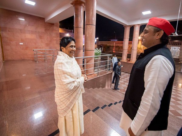 गठबंधन में लड़ रहे सपा-बसपा गठबंधन में लड़ रहे सपा-बसपा