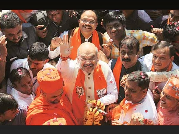 अमित शाह के नामांकन में दिखी एनडीए की एकता