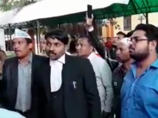 जब तक रही अनुप्रिया होती रही नारेबाजी