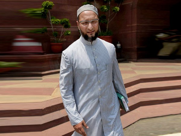 ओवैसी के पास 15 करोड़ का मकान