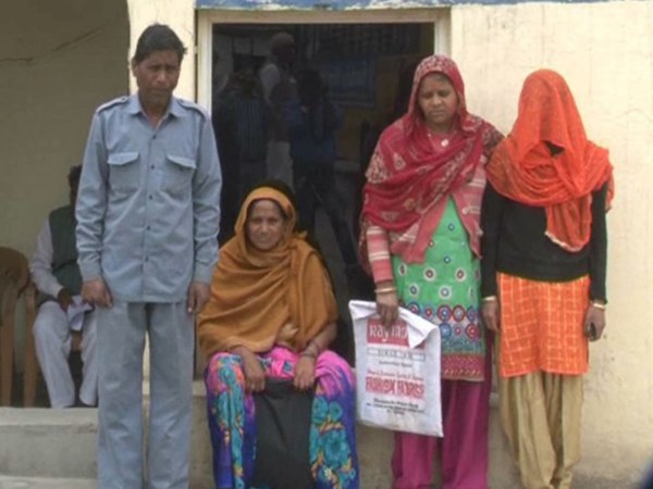 few dabbangs physically attacked an auto driver 