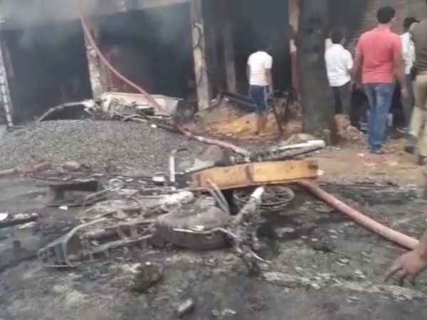 चिंगारी से लगी आग