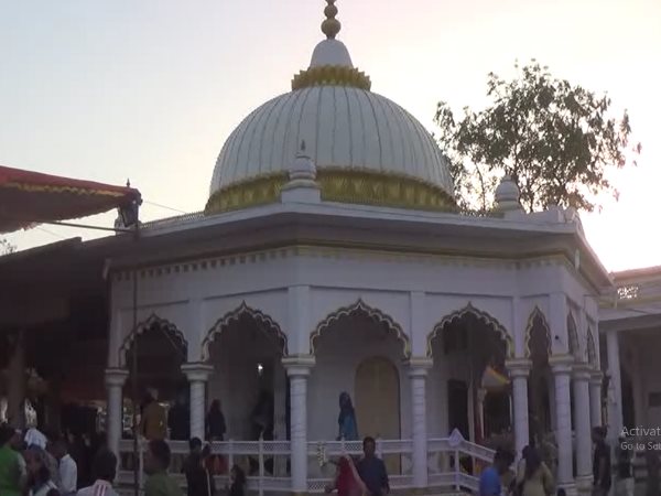 मंदिर से मजार चादर समारोह