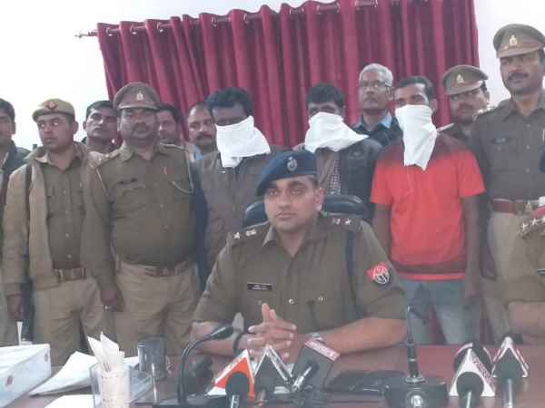 24-25 फरवरी को रात दिया था घटना को अंजाम