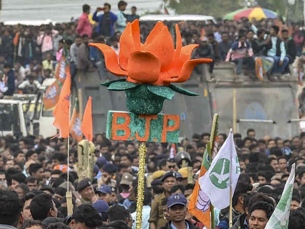 सियासी चूक से सबक लेने की कोशिश