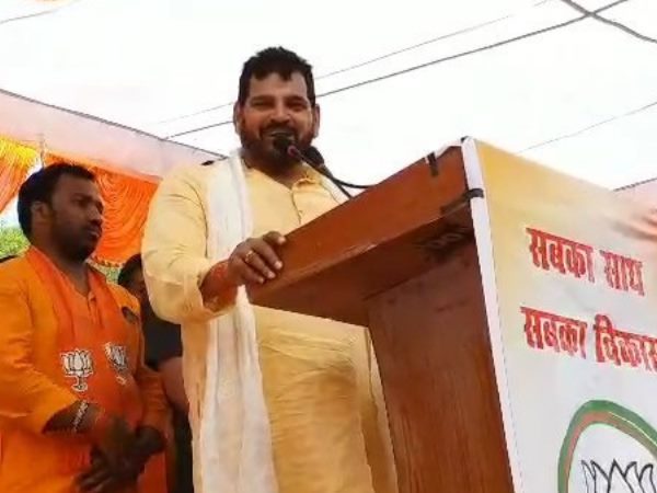 BJP MP brij bhushan singh invites priyanka gandhi to contest from kaisarganj