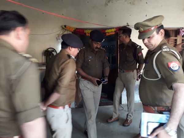पत्नी के चरित्र पर करता था शक