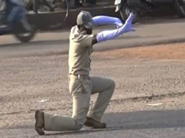 traffic police personnel ontrol traffic by his dance mov, Video Viral traffic police personnel ontrol traffic by his dance mov, Video Viral