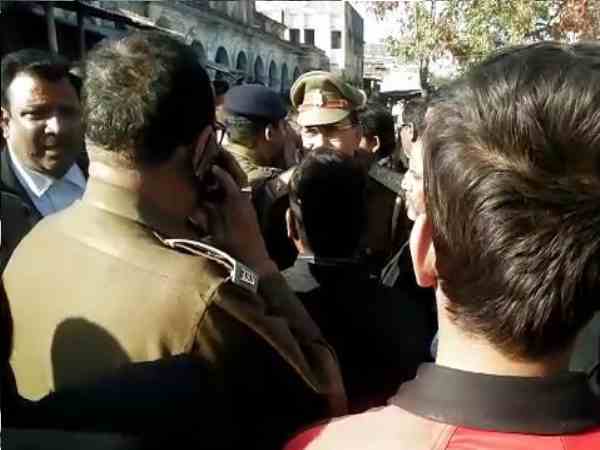 lawyer shot dead in the court premises in gorakhpur