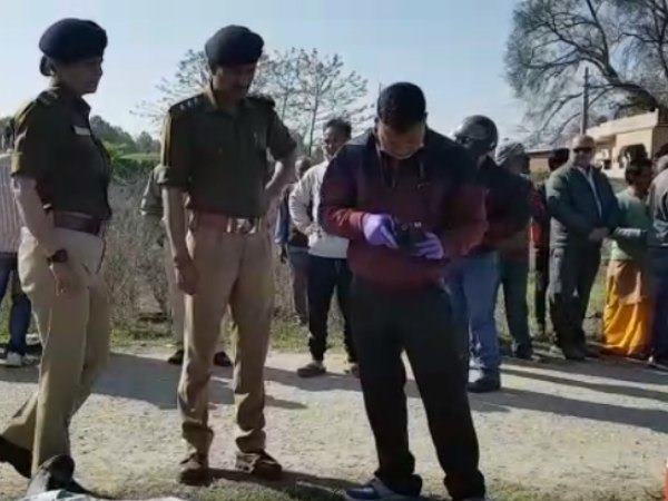 सीने में मारी पांच गोलियां सीने में मारी पांच गोलियां