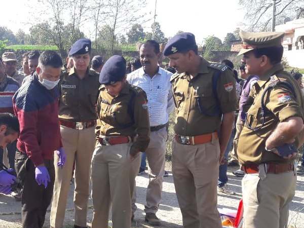 जमीनों पर कब्जा कर सस्ते दाम पर खरीदते थे जमीनों पर कब्जा कर सस्ते दाम पर खरीदते थे