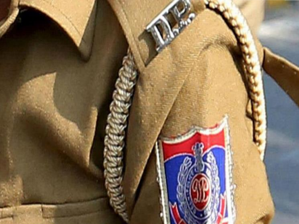 Delhi Traffic Police inspector Alleges DCP Madhur Verma Slapped Him for Stopping his Car, Probe Ordered Delhi Traffic Police inspector Alleges DCP Madhur Verma Slapped Him for Stopping his Car, Probe Ordered