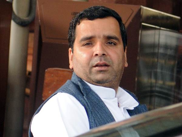 बदायूं से फिर लड़ेंगे धर्मेंद्र