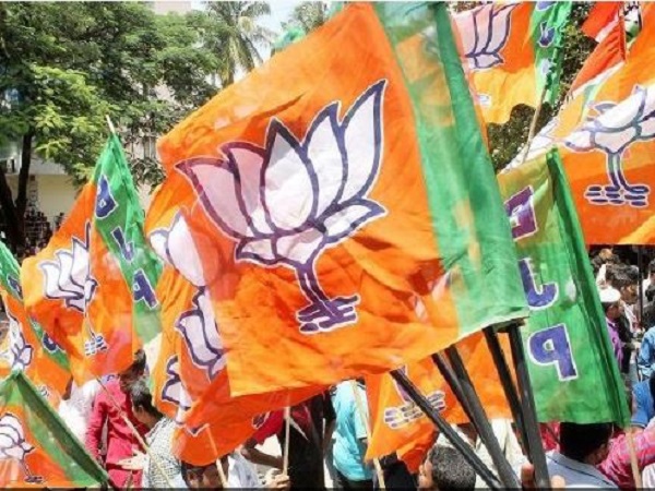 गठबंधन में दरार की तलाश