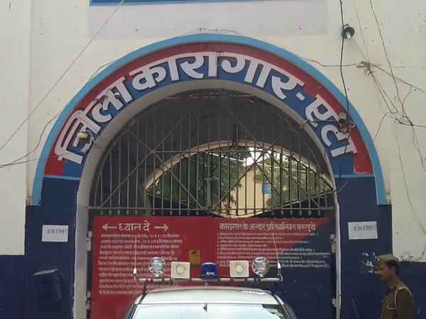 40 रुपये में खरीदा था ब्लेड