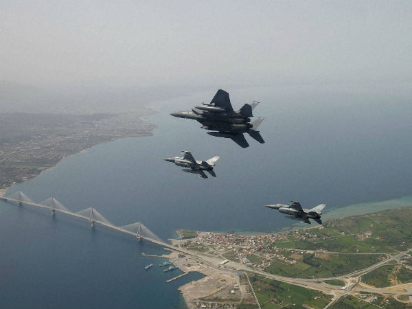 एफ-16 की पूरी स्क्वाड्रन LoC पर एफ-16 की पूरी स्क्वाड्रन LoC पर