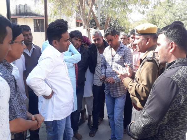 वह कुएं पर अचेतावस्था में मिला