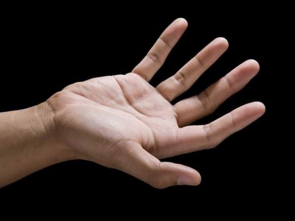 मणिबंध से शनि पर्वत तक तक बनी रेखा