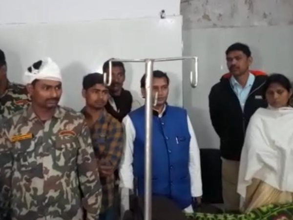 आरोपियों को पकड़ने पहुंची पुलिस आरोपियों को पकड़ने पहुंची पुलिस