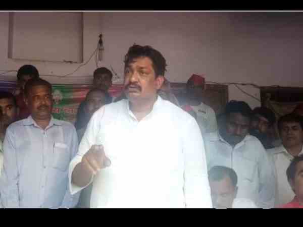 राज बब्बर पर किया हमला राज बब्बर पर किया हमला