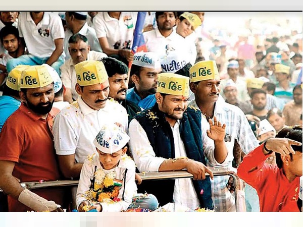 'अचानक एक गुट लाठी और बेसबॉल के बल्ले लिए आ धमका'