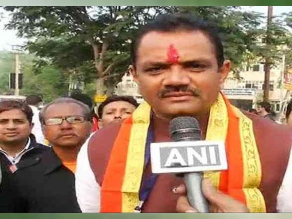 Dispute on Gujarat BJP Parliamentary Board Meeting, Notice by Election Commission