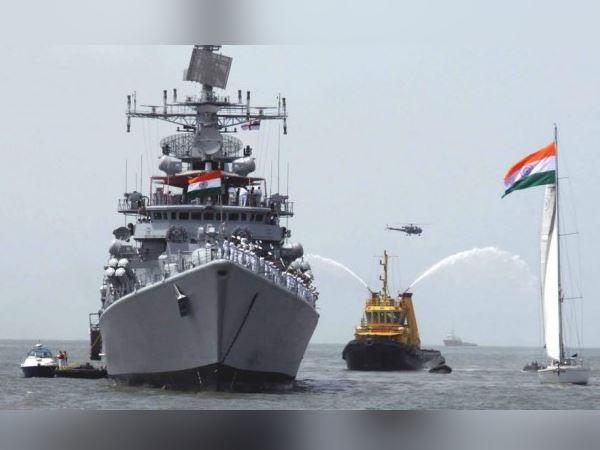 Pakistan Marine Security attacked on the Indian boats near Jakhau, Indian coast guard respond them Pakistan Marine Security attacked on the Indian boats near Jakhau, Indian coast guard respond them