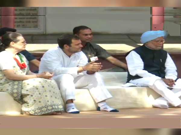 'मोदी की सरकार देश में विकास के लिए झूठ फैला रही' 'मोदी की सरकार देश में विकास के लिए झूठ फैला रही'