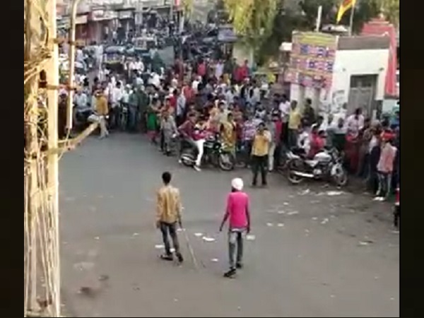 drunken men attacked on people in Surendranagar city, video viral