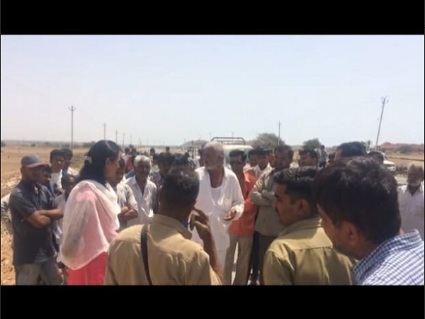 couple die in bus-car accident, their son injured